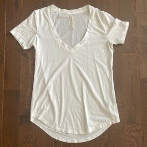 The Group by Babaton Foundation V-neck T-shirt, Size: XS, white